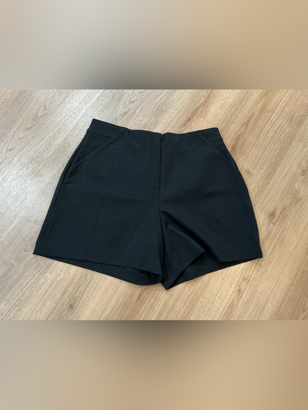 Spanx Women’s  Polished Pull On Short Classic Black Smoothing Fabric size large - Picture 2 of 5